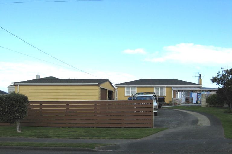 Photo of property in 107 Karaka Street, Castlecliff, Whanganui, 4501