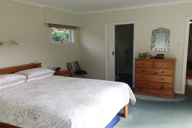 Photo of property in 51 Pukatea Street, Eastbourne, Lower Hutt, 5013