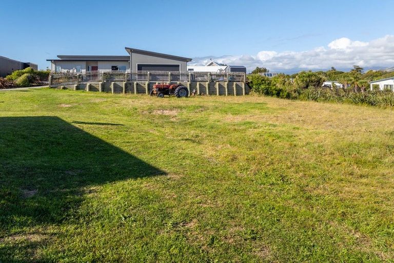 Photo of property in 39 Paetawa Road, Peka Peka, Waikanae, 5391