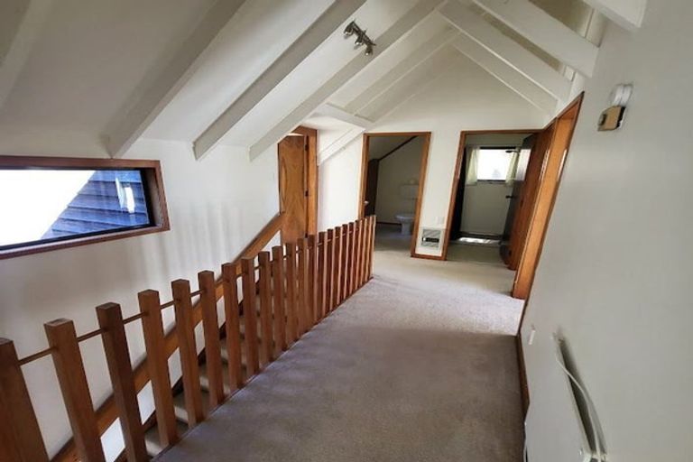 Photo of property in 7 Francis Bell Grove, Lowry Bay, Lower Hutt, 5013