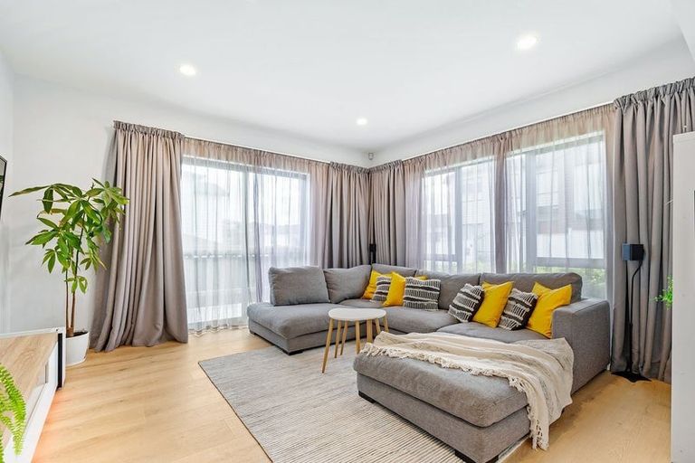 Photo of property in 1 Crompton Place, Orewa, 0931