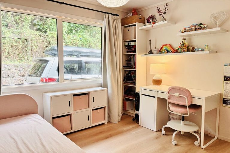 Photo of property in 8 Limmer Place, Browns Bay, Auckland, 0632