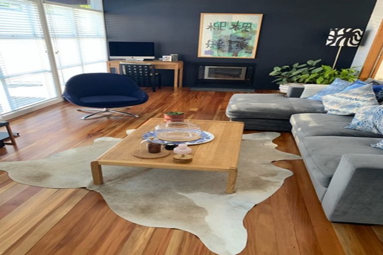 Photo of property in 4 Dunstall Place, Mangere Bridge, Auckland, 2022