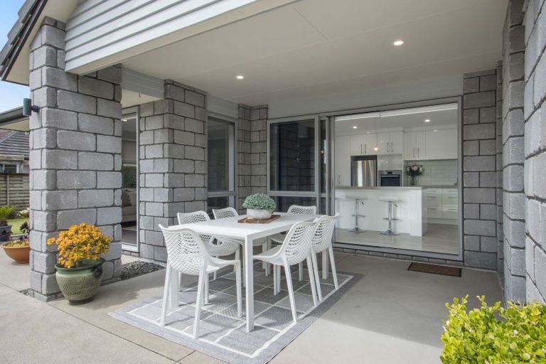 Photo of property in 60 Kayelene Place, Omokoroa, 3114