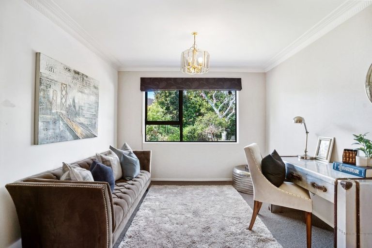 Photo of property in 3 Voltaire Court, Botany Downs, Auckland, 2010