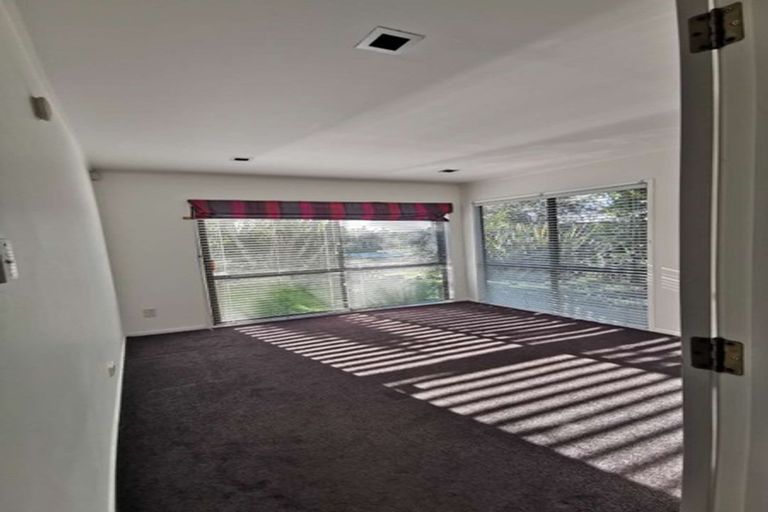 Photo of property in 22 Palomino Drive, Henderson, Auckland, 0612