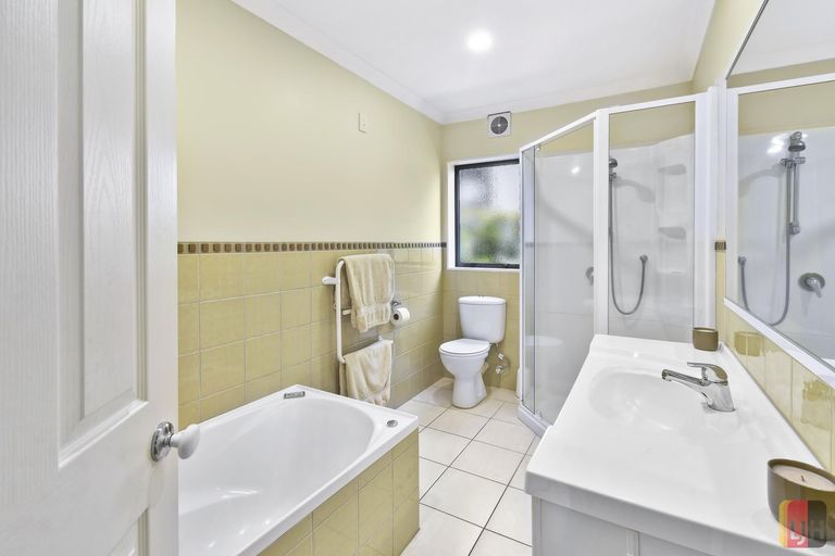 Photo of property in 11 Lamia Place, The Gardens, Auckland, 2105