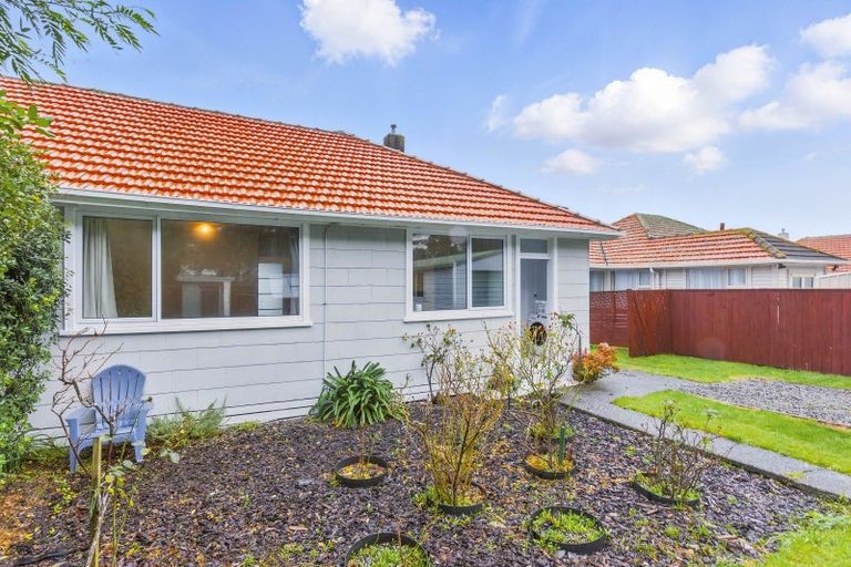 Photo of property in 96 Main Road, Titahi Bay, Porirua, 5022