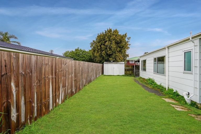 Photo of property in 1/17a Tawa Road, Te Atatu Peninsula, Auckland, 0610