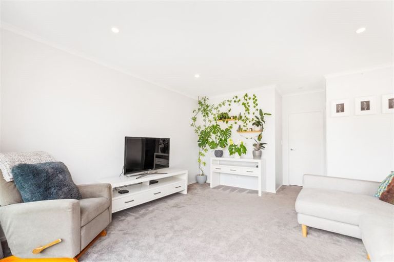 Photo of property in 24 Vincent Mcgrath Crescent, Swanson, Auckland, 0614