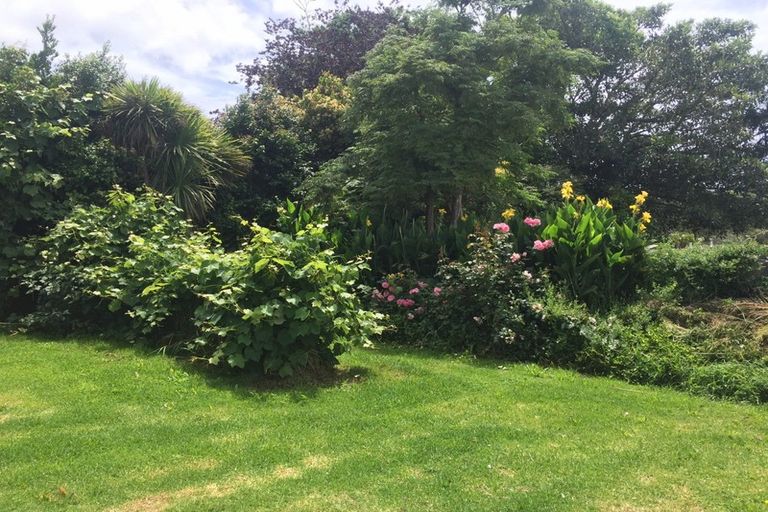 Photo of property in 50 Great North Road, Riverhead, 0820