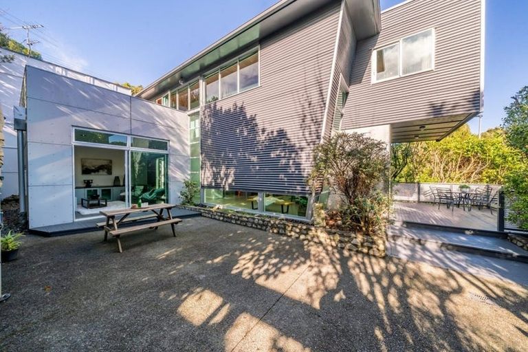 Photo of property in 47 Korokoro Road, Korokoro, Lower Hutt, 5012