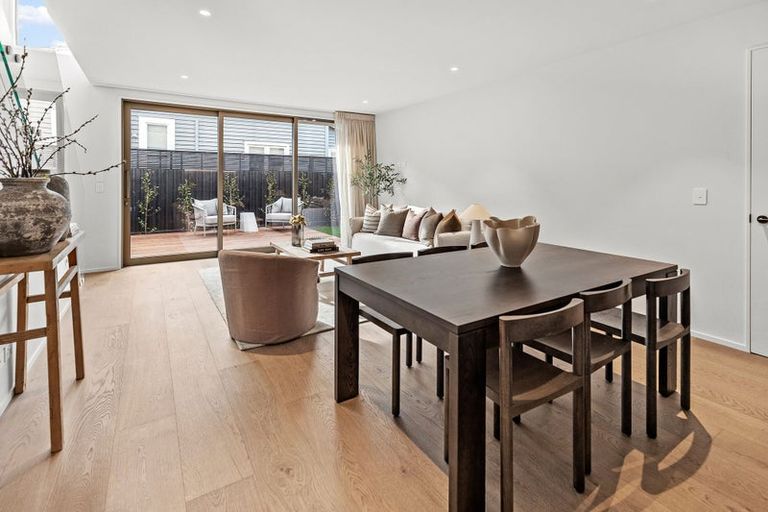 Photo of property in 2/22 Clissold Street, Merivale, Christchurch, 8014