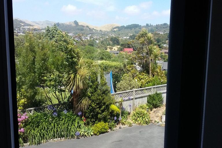 Photo of property in 52 Molyneux Close, Whitby, Porirua, 5024