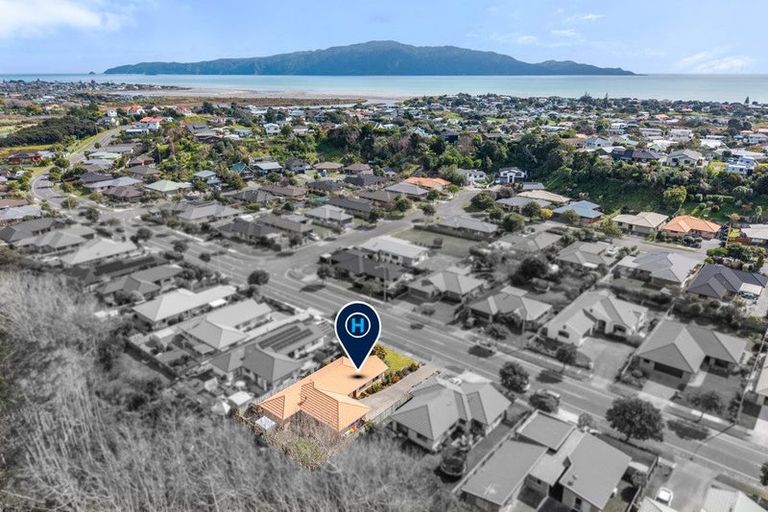 Photo of property in 106 Weggery Drive, Waikanae Beach, Waikanae, 5036