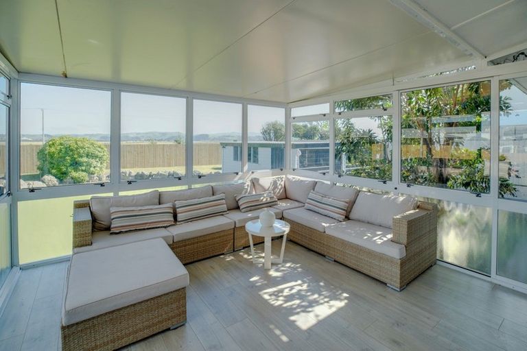 Photo of property in 98 The Esplanade, Westshore, Napier, 4110