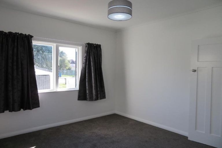 Photo of property in 100 Randwick Road, Moera, Lower Hutt, 5010