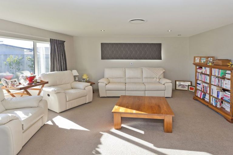 Photo of property in 38 Winston Avenue, Hokowhitu, Palmerston North, 4410