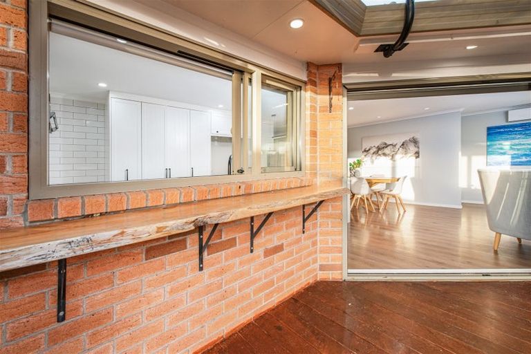 Photo of property in 17 Fleetwood Drive, Henderson, Auckland, 0612