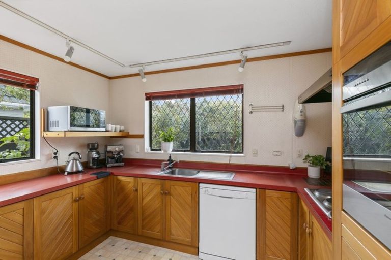 Photo of property in 6 Tedder Way, Karori, Wellington, 6012