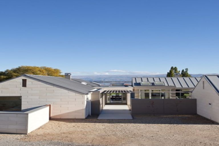 Property details for 42 Pisa Moorings Road, Mount Pisa, Cromwell, 9383