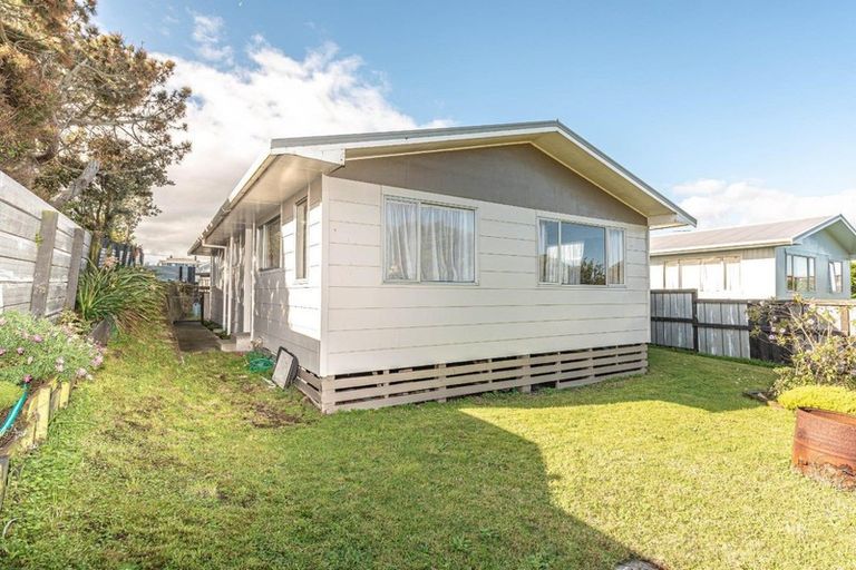 Photo of property in 93a Matai Street, Castlecliff, Whanganui, 4501