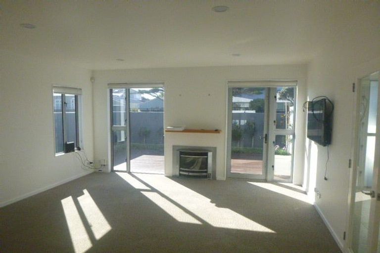 Photo of property in 64 Burnham Street, Seatoun, Wellington, 6022