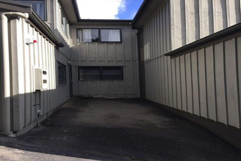 Photo of property in 135d Triangle Road, Massey, Auckland, 0614