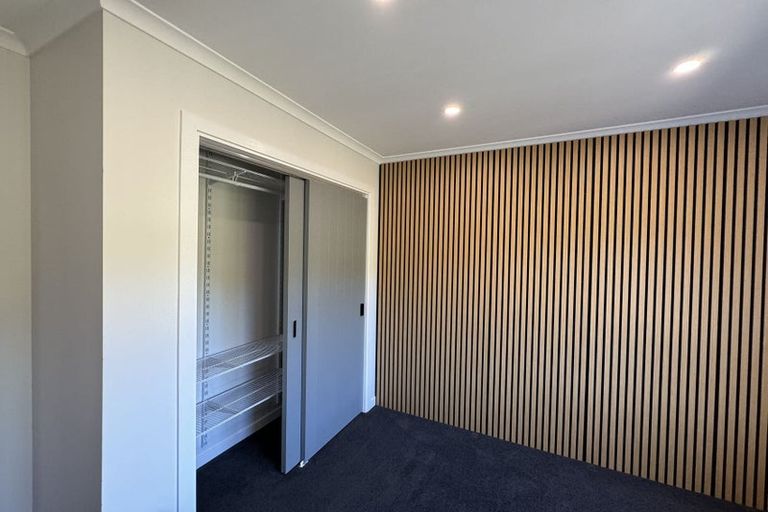 Photo of property in 12 Cromwell Point, Newlands, Wellington, 6037