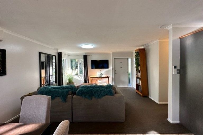 Photo of property in 42 Isobel Road, Greenhithe, Auckland, 0632