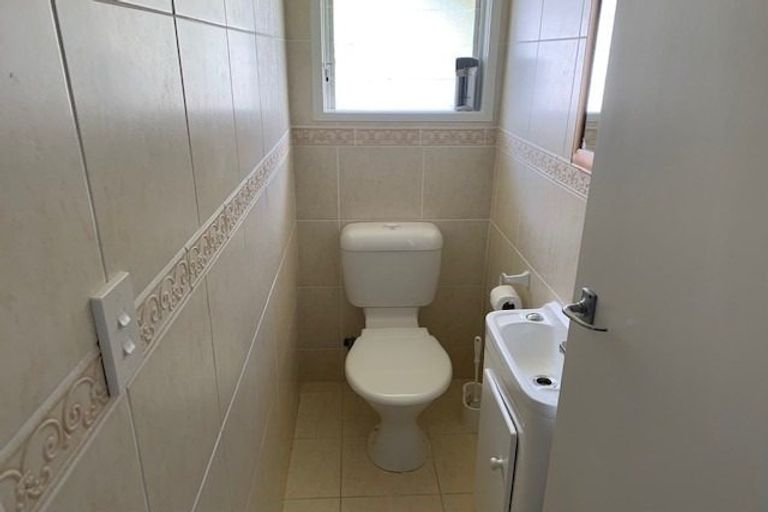 Photo of property in 25 Tamahere Drive, Glenfield, Auckland, 0629