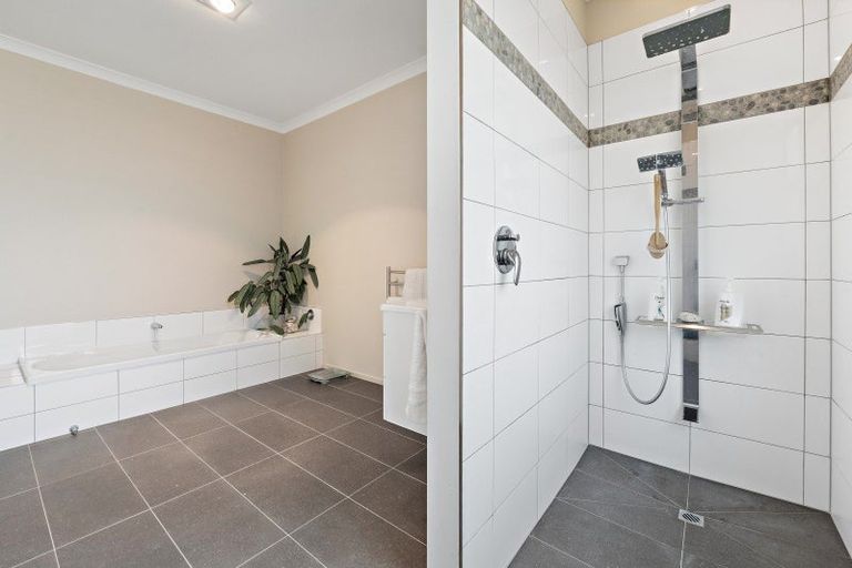 Photo of property in 11 Links Drive, Waiwhakaiho, New Plymouth, 4312