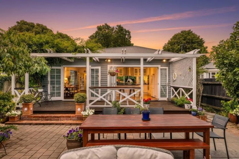 Photo of property in 37 Gosset Street, St Albans, Christchurch, 8014