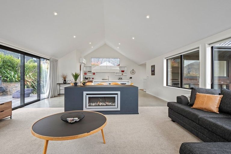 Photo of property in 35 Jacks Point Rise, Jacks Point, Queenstown, 9371