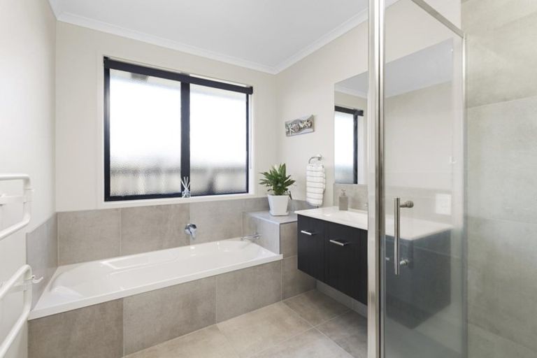 Photo of property in 52 Drabble Crescent, Papamoa Beach, Papamoa, 3118