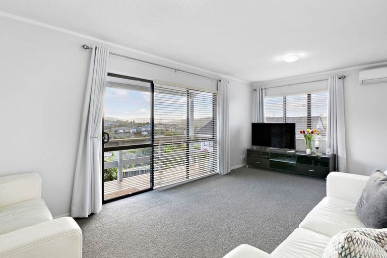 Photo of property in 15a Ngahere Views, Orewa, 0931