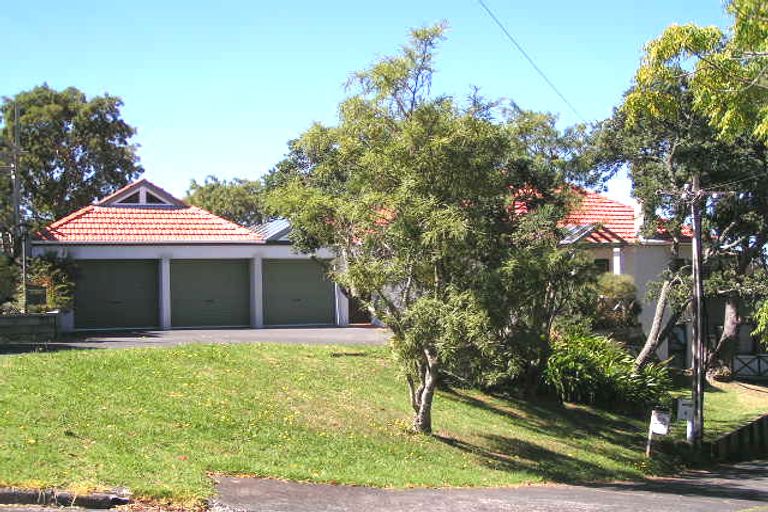 Photo of property in 2 Wilding Avenue, Northcote Point, Auckland, 0627