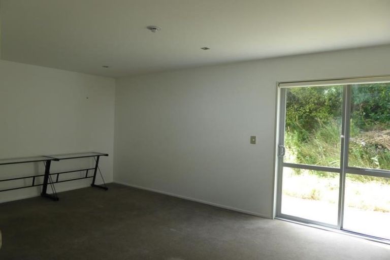 Photo of property in 42 Saddleback Grove, Karori, Wellington, 6012