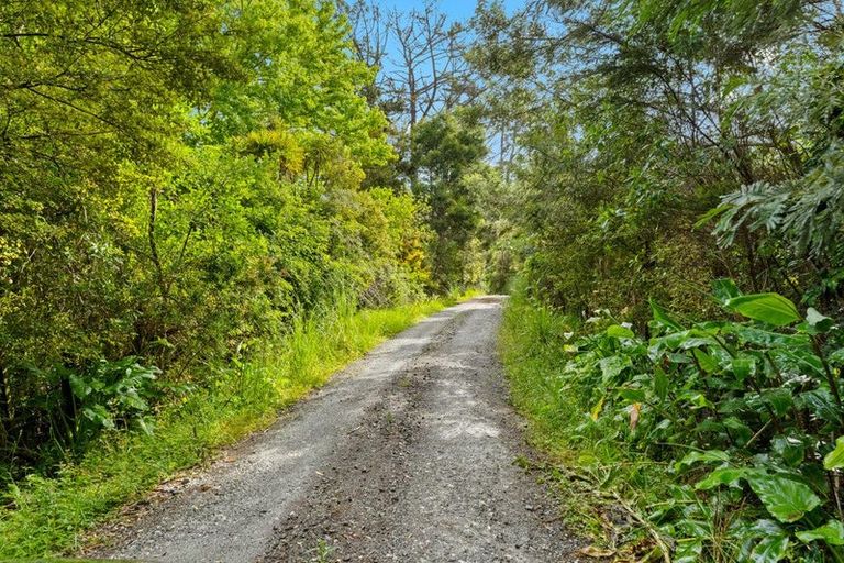 Photo of property in 10 Hobbs Road, Matakatia, Whangaparaoa, 0930