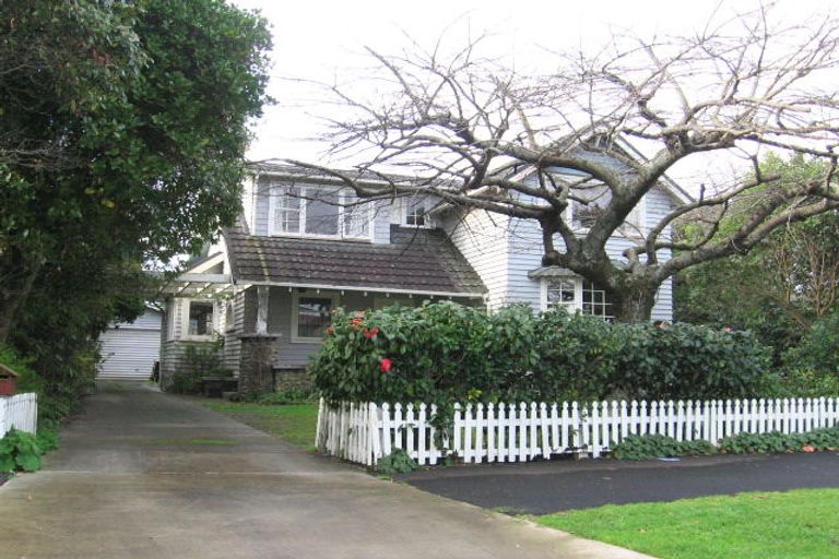 Photo of property in 10 Carlton Avenue, Palmerston North, 4414