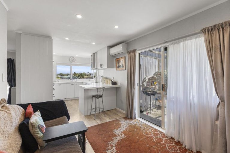 Photo of property in 27 Brookesmith Drive, Waiuku, 2123