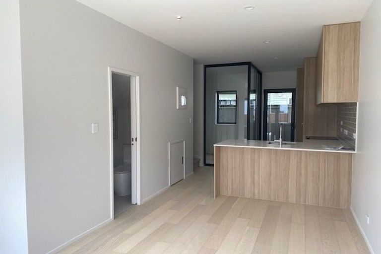 Photo of property in 19 Lyons Avenue, Murrays Bay, Auckland, 0630