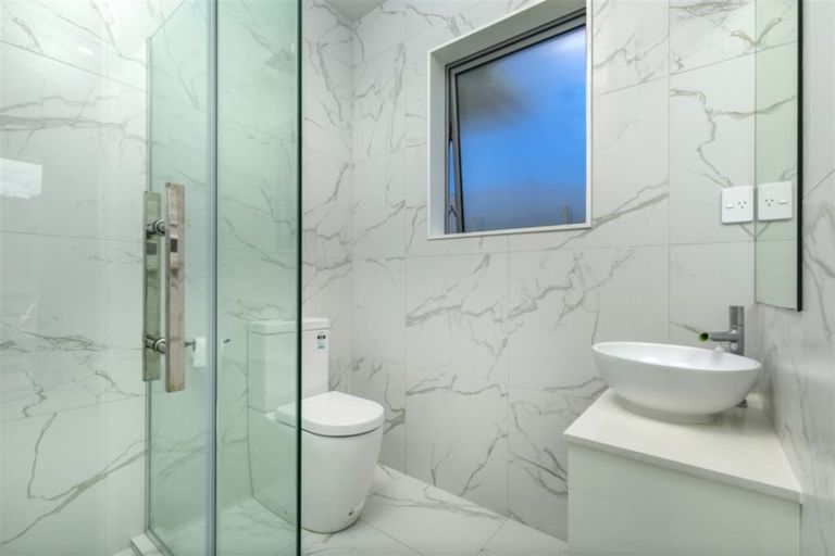 Photo of property in 15 Fruitlands Road, Kumeu, 0810