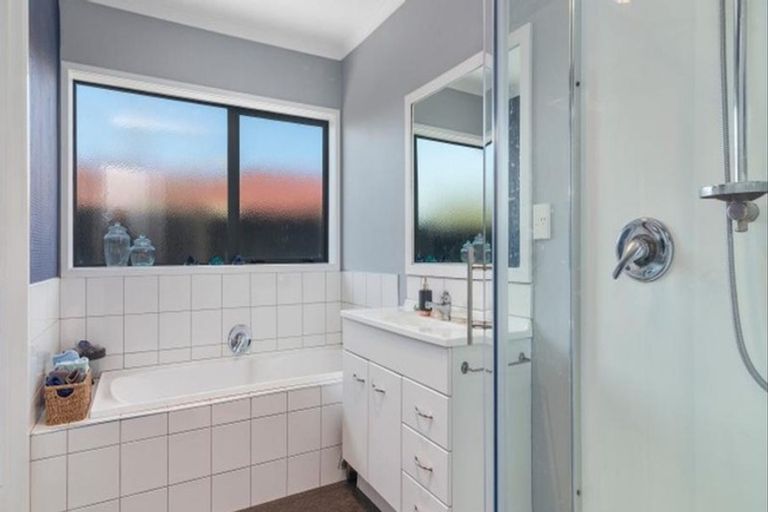 Photo of property in 4 Courtenay Place, Owhata, Rotorua, 3010