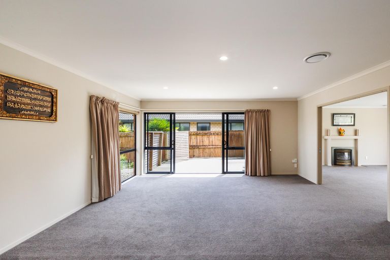 Photo of property in 12 Johnstone Drive, Fitzherbert, Palmerston North, 4410