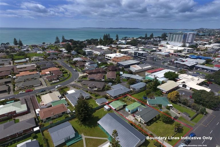 Photo of property in 121 Centreway Road, Orewa, 0931