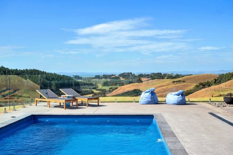 Photo of property in 138a Webber Road, South Head, Helensville, 0874