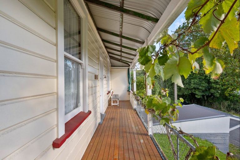 Photo of property in 15 Milton Terrace, Picton, 7220