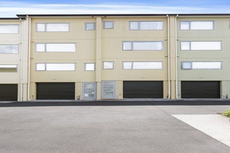 Photo of property in 5/11 Ray Small Drive, Papakura, 2110