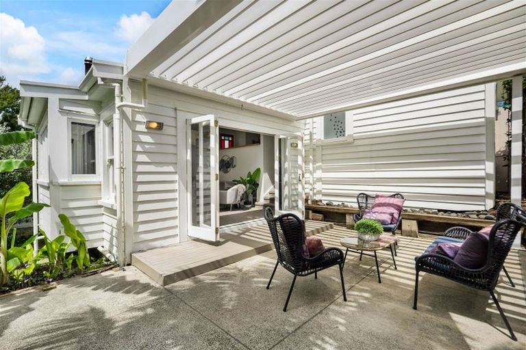 Photo of property in 151 Glenfield Road, Hillcrest, Auckland, 0626